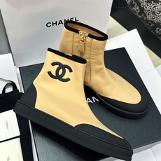 莞货 代购级 CHANEL 香奈儿2026春夏新款芭蕾舞袜子弹力女靴 小香双C字母logo平底圆头拼色机车骑士休闲短靴 莞货 代购级 CHANEL 香奈儿2026春夏新款芭蕾舞袜子弹力女靴 小香双C字母logo平底圆头拼色机车骑士休闲短靴