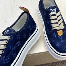(配全套飞机盒) Louis Vuitton*2026春夏高定新款系带休闲运动男鞋 LV字母logo圆头厚底圆头滑板小 (配全套飞机盒) Louis Vuitton*2026春夏高定新款系带休闲运动男鞋 LV字母logo圆头厚底圆头滑板小