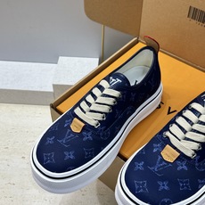 (配全套飞机盒) Louis Vuitton*2026春夏高定新款系带休闲运动男鞋 LV字母logo圆头厚底圆头滑板小 (配全套飞机盒) Louis Vuitton*2026春夏高定新款系带休闲运动男鞋 LV字母logo圆头厚底圆头滑板小