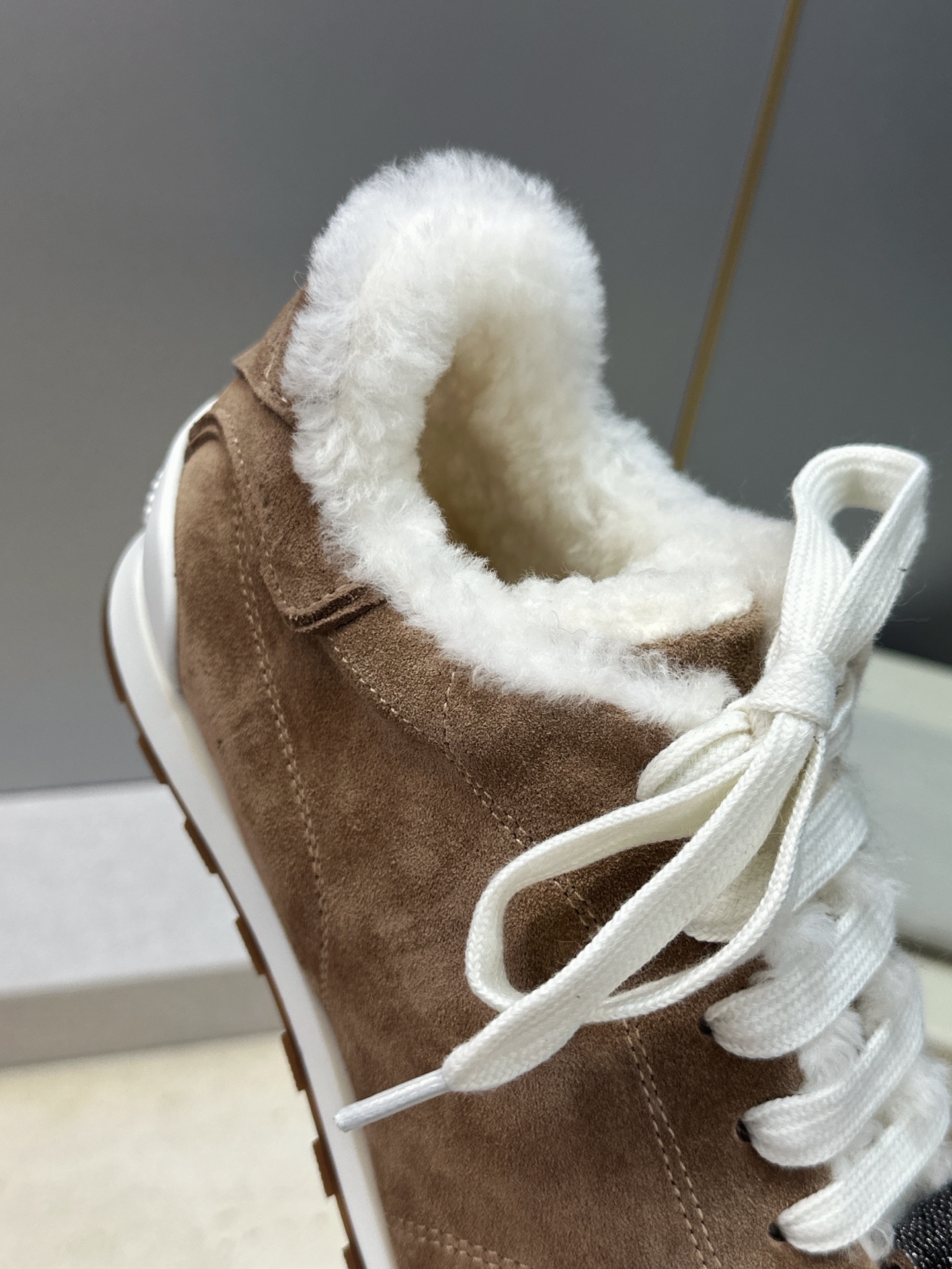 BRUNELLO CUCINELLI 2026秋冬新款拼色系带羊羔毛阿甘徳训女鞋 BC字母logo标志性串珠厚底圆头休闲 BRUNELLO CUCINELLI 2026秋冬新款拼色系带羊羔毛阿甘徳训女鞋 BC字母logo标志性串珠厚底圆头休闲