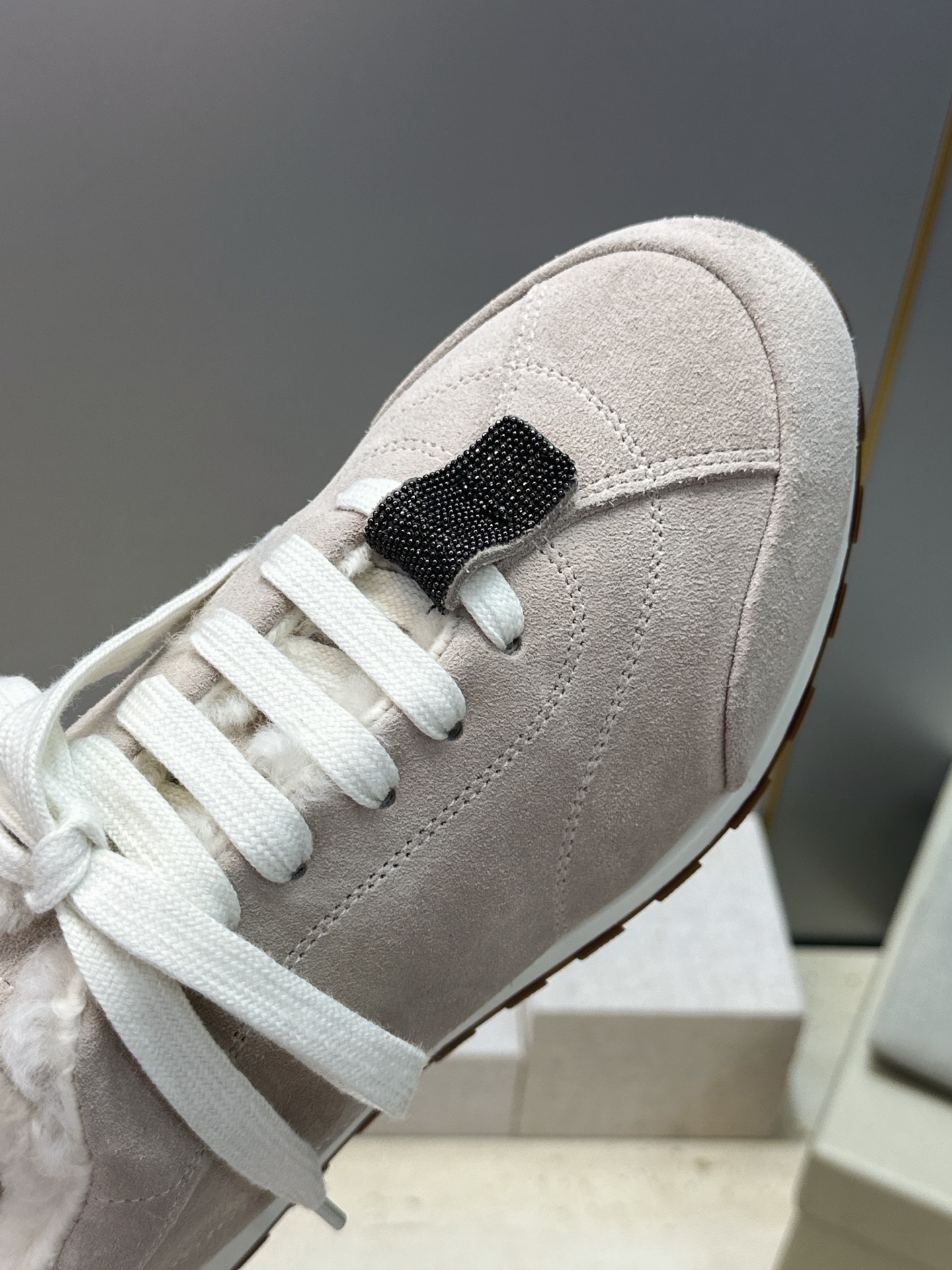 BRUNELLO CUCINELLI 2026秋冬新款拼色系带羊羔毛阿甘徳训女鞋 BC字母logo标志性串珠厚底圆头休闲 BRUNELLO CUCINELLI 2026秋冬新款拼色系带羊羔毛阿甘徳训女鞋 BC字母logo标志性串珠厚底圆头休闲