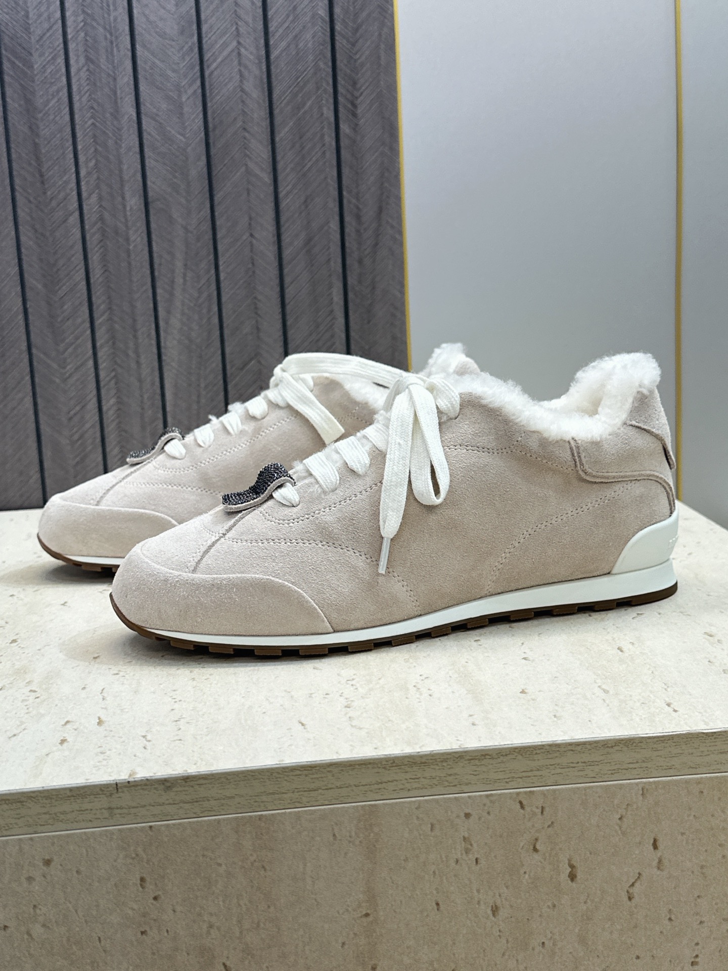 BRUNELLO CUCINELLI 2026秋冬新款拼色系带羊羔毛阿甘徳训女鞋 BC字母logo标志性串珠厚底圆头休闲 BRUNELLO CUCINELLI 2026秋冬新款拼色系带羊羔毛阿甘徳训女鞋 BC字母logo标志性串珠厚底圆头休闲