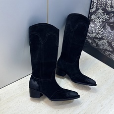 CELINE 2026秋冬新款低跟中筒机车女靴 瑟琳字母logo粗跟一脚蹬尖头骑士靴 材质:鞋面定制进口小牛皮/进口羊猄 CELINE 2026秋冬新款低跟中筒机车女靴 瑟琳字母logo粗跟一脚蹬尖头骑士靴 材质:鞋面定制进口小牛皮/进口羊猄
