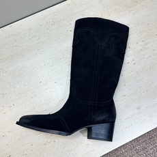 CELINE 2026秋冬新款低跟中筒机车女靴 瑟琳字母logo粗跟一脚蹬尖头骑士靴 材质:鞋面定制进口小牛皮/进口羊猄 CELINE 2026秋冬新款低跟中筒机车女靴 瑟琳字母logo粗跟一脚蹬尖头骑士靴 材质:鞋面定制进口小牛皮/进口羊猄