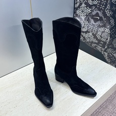 CELINE 2026秋冬新款低跟中筒机车女靴 瑟琳字母logo粗跟一脚蹬尖头骑士靴 材质:鞋面定制进口小牛皮/进口羊猄 CELINE 2026秋冬新款低跟中筒机车女靴 瑟琳字母logo粗跟一脚蹬尖头骑士靴 材质:鞋面定制进口小牛皮/进口羊猄