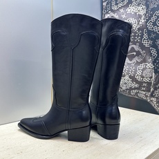 CELINE 2026秋冬新款低跟中筒机车女靴 瑟琳字母logo粗跟一脚蹬尖头骑士靴 材质:鞋面定制进口小牛皮/进口羊猄 CELINE 2026秋冬新款低跟中筒机车女靴 瑟琳字母logo粗跟一脚蹬尖头骑士靴 材质:鞋面定制进口小牛皮/进口羊猄