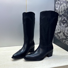 CELINE 2026秋冬新款低跟中筒机车女靴 瑟琳字母logo粗跟一脚蹬尖头骑士靴 材质:鞋面定制进口小牛皮/进口羊猄 CELINE 2026秋冬新款低跟中筒机车女靴 瑟琳字母logo粗跟一脚蹬尖头骑士靴 材质:鞋面定制进口小牛皮/进口羊猄