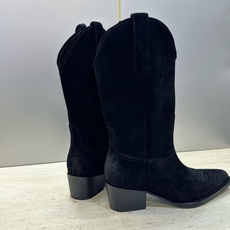 CELINE 2026秋冬新款低跟中筒机车电绣女靴 瑟琳字母logo粗跟一脚蹬尖头骑士靴 材质:鞋面定制进口小牛皮/进口 CELINE 2026秋冬新款低跟中筒机车电绣女靴 瑟琳字母logo粗跟一脚蹬尖头骑士靴 材质:鞋面定制进口小牛皮/进口