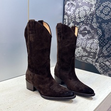 CELINE 2026秋冬新款低跟中筒机车电绣女靴 瑟琳字母logo粗跟一脚蹬尖头骑士靴 材质:鞋面定制进口小牛皮/进口 CELINE 2026秋冬新款低跟中筒机车电绣女靴 瑟琳字母logo粗跟一脚蹬尖头骑士靴 材质:鞋面定制进口小牛皮/进口