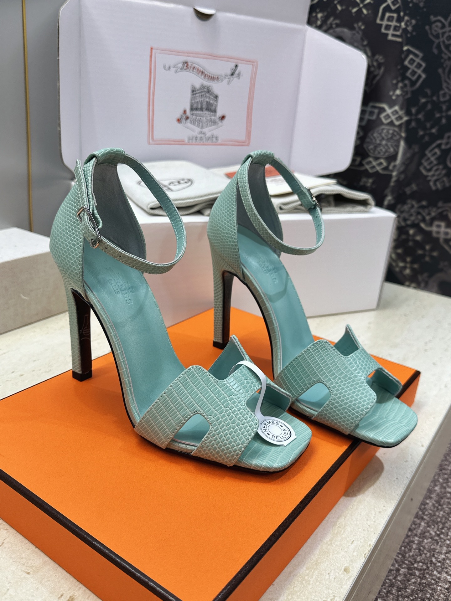 (配全套飞机盒) 莞产 代购级 爱马仕 Hermes 202春夏经典系列新色Joy高跟果冻色工字拖女鞋  H家字母log