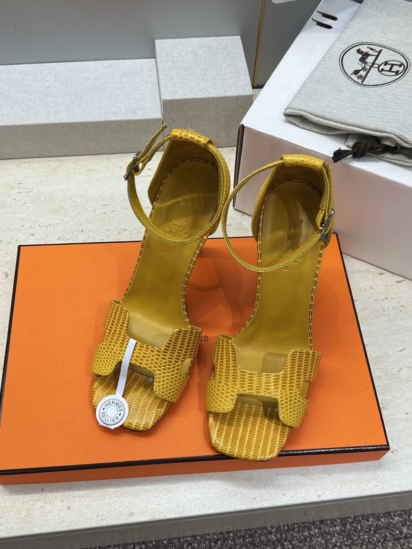 (配全套飞机盒) 莞产 代购级 爱马仕 Hermes 202春夏经典系列新色Joy高跟果冻色工字拖女鞋  H家字母log
