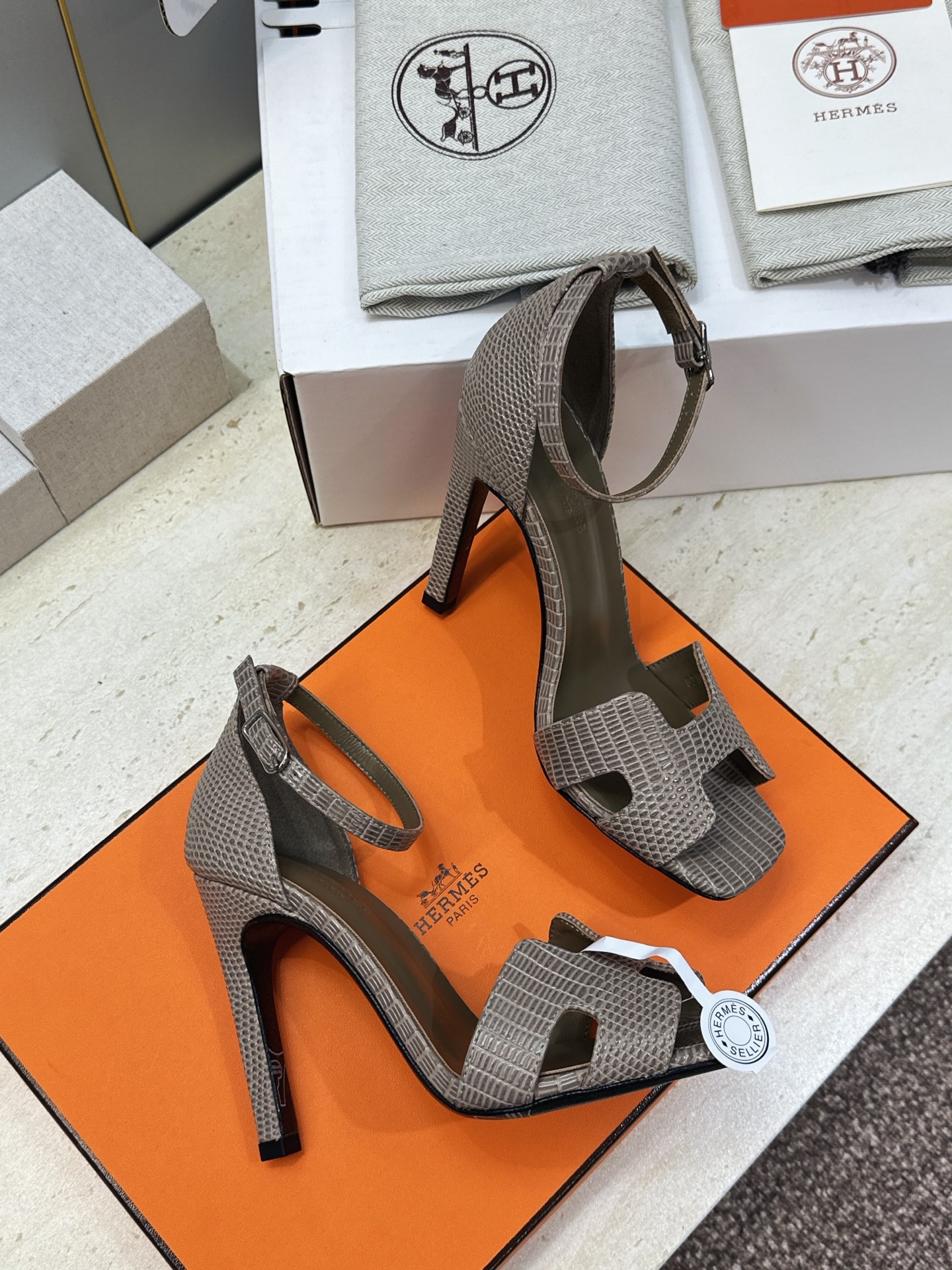 (配全套飞机盒) 莞产 代购级 爱马仕 Hermes 202春夏经典系列新色Joy高跟果冻色工字拖女鞋  H家字母log
