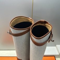 Hermes爱马仕 2026秋冬新款 Box JumPling朋克风格Kelly扣低跟高筒及膝拼色女长靴 H家明星同款字 Hermes爱马仕 2026秋冬新款 Box JumPling朋克风格Kelly扣低跟高筒及膝拼色女长靴 H家明星同款字