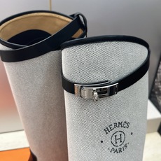 Hermes爱马仕 2026秋冬新款 Box JumPling朋克风格Kelly扣低跟高筒及膝拼色女长靴 H家明星同款字 Hermes爱马仕 2026秋冬新款 Box JumPling朋克风格Kelly扣低跟高筒及膝拼色女长靴 H家明星同款字