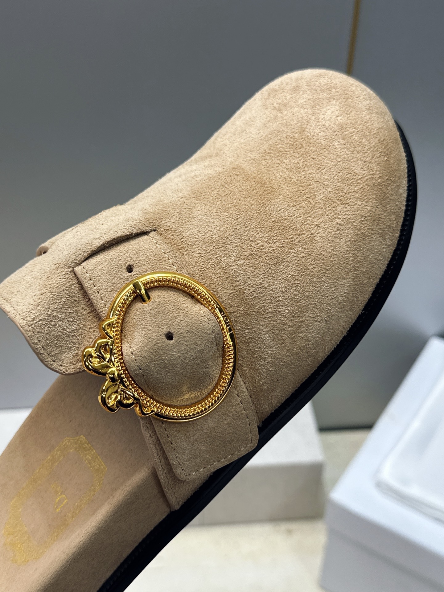 迪奥 Dior 2026春夏新款 Medaillon Buckle 懒人沙滩女拖鞋 明星同款CD字母logo五金皮带扣厚 迪奥 Dior 2026春夏新款 Medaillon Buckle 懒人沙滩女拖鞋 明星同款CD字母logo五金皮带扣厚