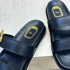 迪奥 Dior 2026春夏新款 Medaillon Buckle休闲沙滩女鞋 CD字母logo五金皮带扣厚底圆头露趾拼 迪奥 Dior 2026春夏新款 Medaillon Buckle休闲沙滩女鞋 CD字母logo五金皮带扣厚底圆头露趾拼