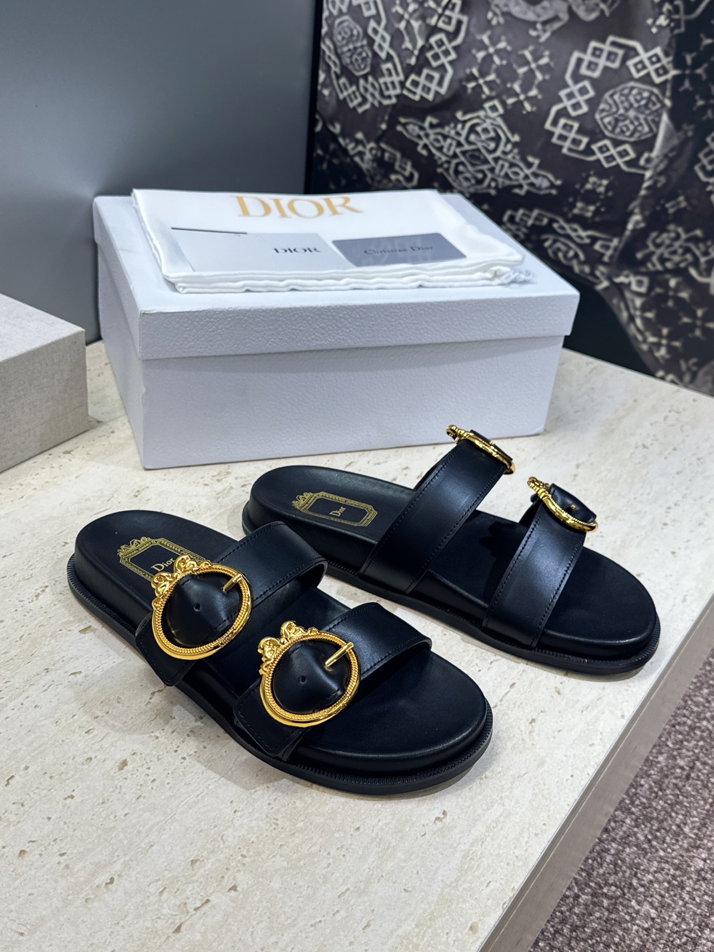 迪奥 Dior 2026春夏新款 Medaillon Buckle休闲沙滩女鞋 CD字母logo五金皮带扣厚底圆头露趾拼
