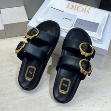 迪奥 Dior 2026春夏新款 Medaillon Buckle休闲沙滩女鞋 CD字母logo五金皮带扣厚底圆头露趾拼 迪奥 Dior 2026春夏新款 Medaillon Buckle休闲沙滩女鞋 CD字母logo五金皮带扣厚底圆头露趾拼