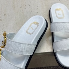 迪奥 Dior 2026春夏新款 Medaillon Buckle休闲沙滩女鞋 CD字母logo五金皮带扣厚底圆头露趾拼 迪奥 Dior 2026春夏新款 Medaillon Buckle休闲沙滩女鞋 CD字母logo五金皮带扣厚底圆头露趾拼