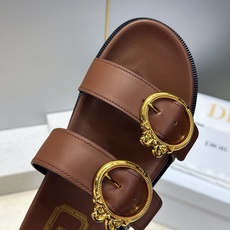 迪奥 Dior 2026春夏新款 Medaillon Buckle休闲沙滩女鞋 CD字母logo五金皮带扣厚底圆头露趾拼 迪奥 Dior 2026春夏新款 Medaillon Buckle休闲沙滩女鞋 CD字母logo五金皮带扣厚底圆头露趾拼
