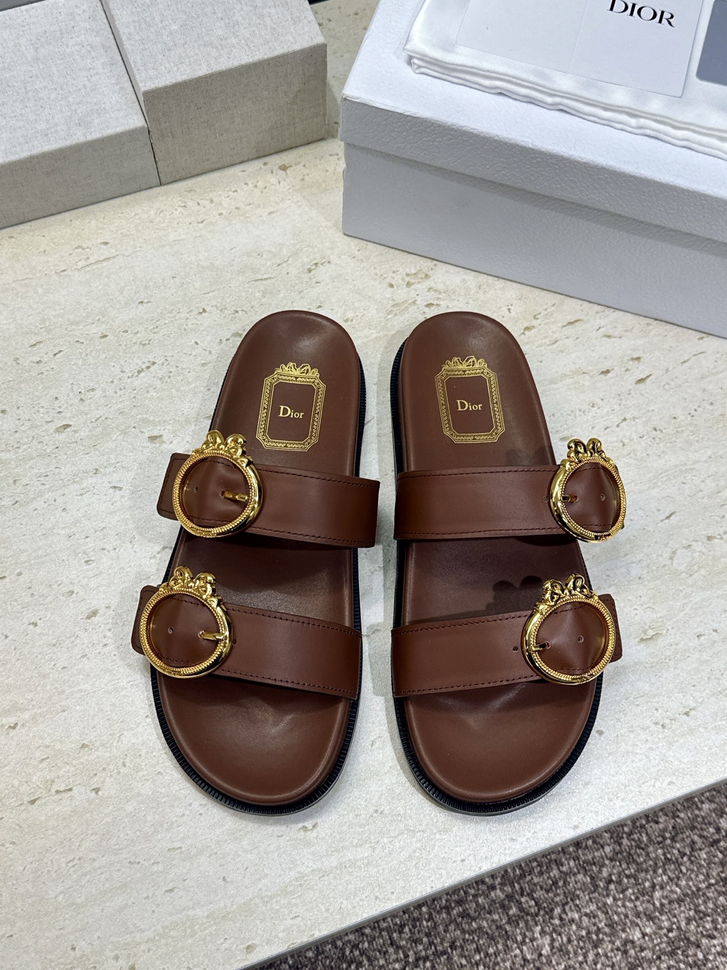迪奥 Dior 2026春夏新款 Medaillon Buckle休闲沙滩女鞋 CD字母logo五金皮带扣厚底圆头露趾拼 迪奥 Dior 2026春夏新款 Medaillon Buckle休闲沙滩女鞋 CD字母logo五金皮带扣厚底圆头露趾拼