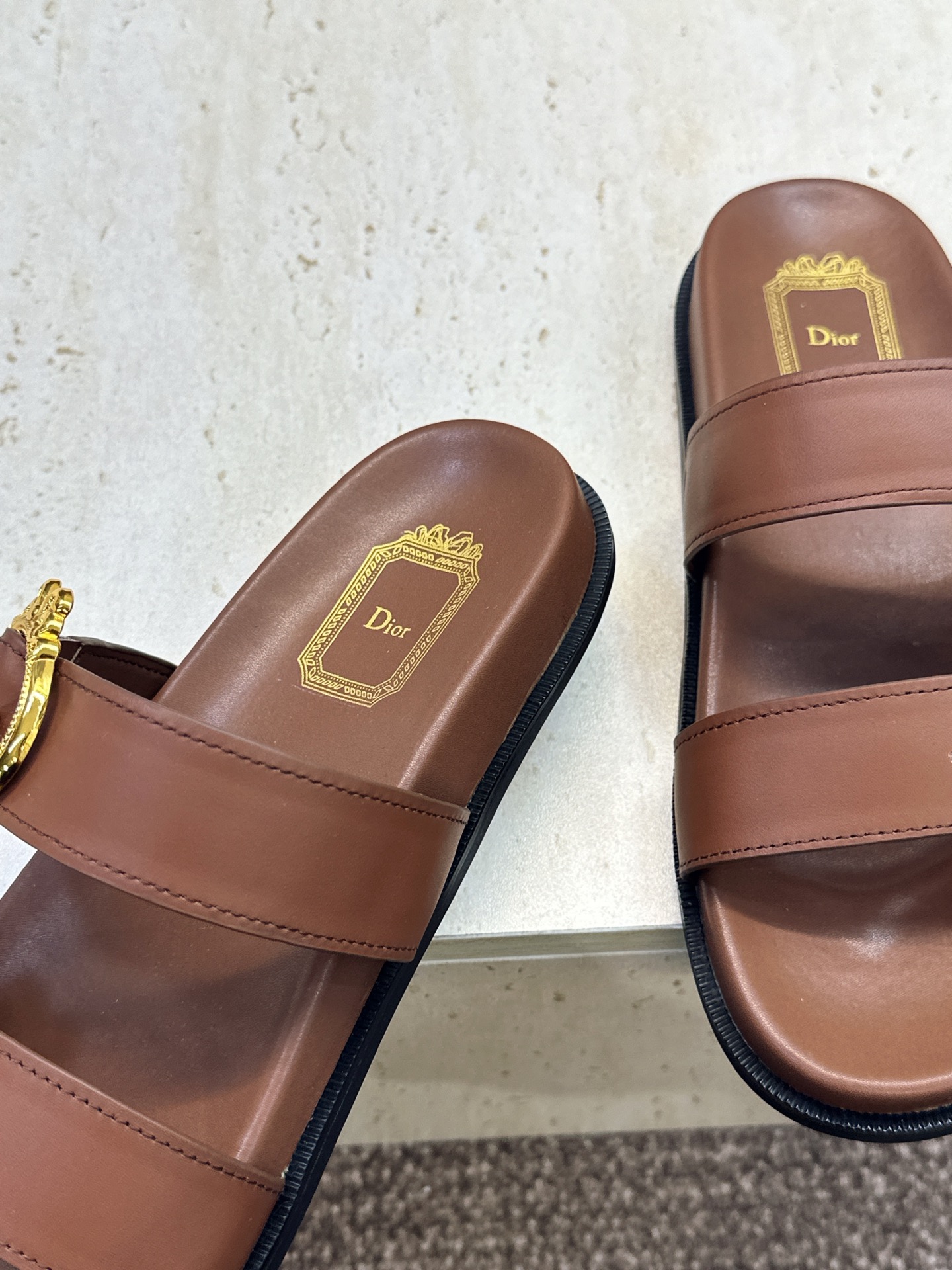 迪奥 Dior 2026春夏新款 Medaillon Buckle休闲沙滩女鞋 CD字母logo五金皮带扣厚底圆头露趾拼 迪奥 Dior 2026春夏新款 Medaillon Buckle休闲沙滩女鞋 CD字母logo五金皮带扣厚底圆头露趾拼