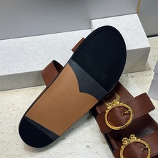 迪奥 Dior 2026春夏新款 Medaillon Buckle休闲沙滩女鞋 CD字母logo五金皮带扣厚底圆头露趾拼 迪奥 Dior 2026春夏新款 Medaillon Buckle休闲沙滩女鞋 CD字母logo五金皮带扣厚底圆头露趾拼