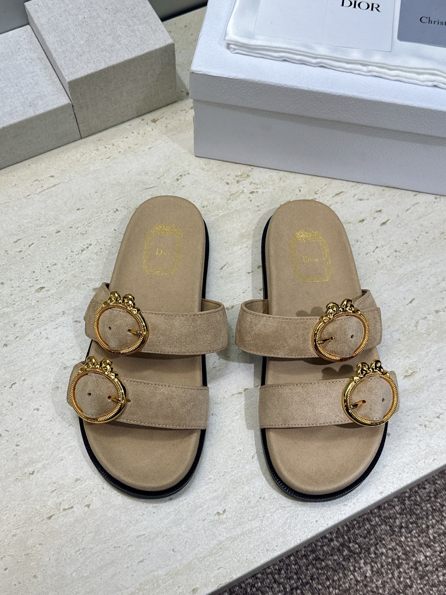 迪奥 Dior 2026春夏新款 Medaillon Buckle休闲沙滩女鞋 CD字母logo五金皮带扣厚底圆头露趾拼
