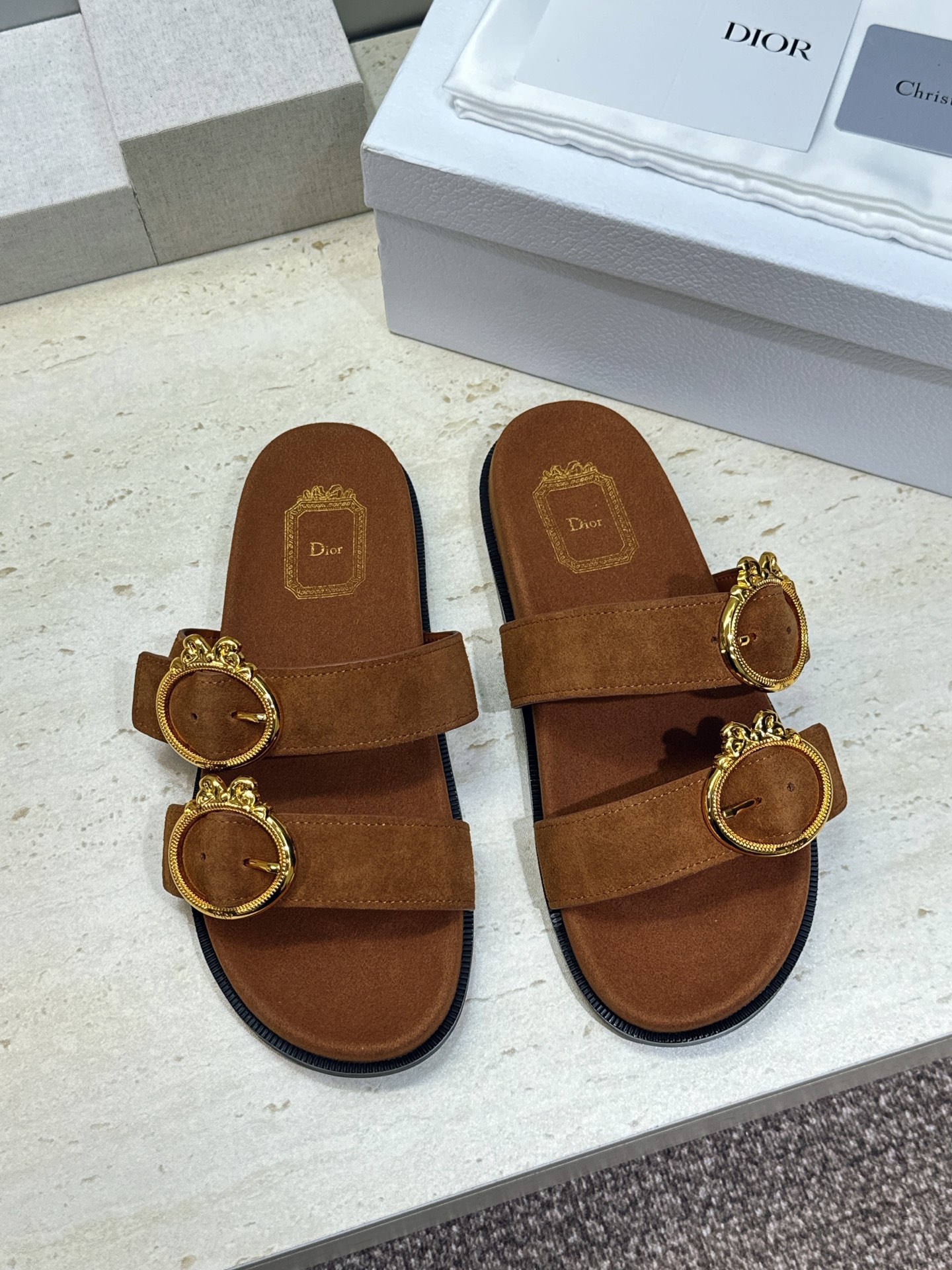迪奥 Dior 2026春夏新款 Medaillon Buckle休闲沙滩女鞋 CD字母logo五金皮带扣厚底圆头露趾拼 迪奥 Dior 2026春夏新款 Medaillon Buckle休闲沙滩女鞋 CD字母logo五金皮带扣厚底圆头露趾拼