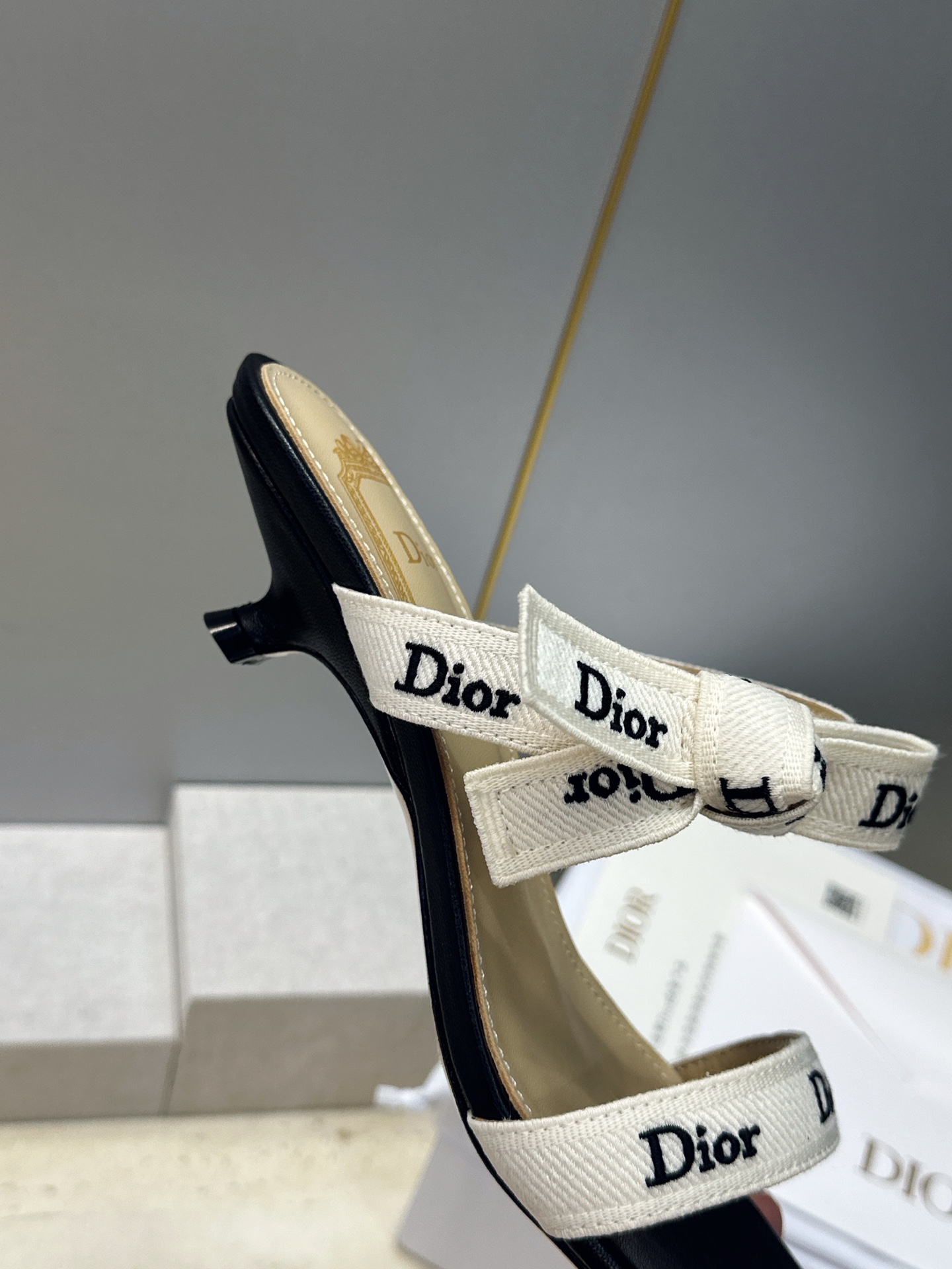 迪奥 Dior 2026 春夏新款J‘ADIOR织带系列蝴蝶结沙滩女鞋 CD字母logo提花刺绣低跟方头拼色凉拖鞋 市面 迪奥 Dior 2026 春夏新款J‘ADIOR织带系列蝴蝶结沙滩女鞋 CD字母logo提花刺绣低跟方头拼色凉拖鞋 市面