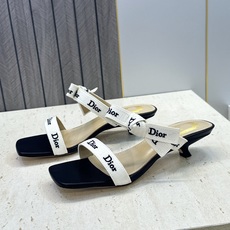 迪奥 Dior 2026 春夏新款J‘ADIOR织带系列蝴蝶结沙滩女鞋 CD字母logo提花刺绣低跟方头拼色凉拖鞋 市面 迪奥 Dior 2026 春夏新款J‘ADIOR织带系列蝴蝶结沙滩女鞋 CD字母logo提花刺绣低跟方头拼色凉拖鞋 市面
