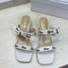 迪奥 Dior 2026 春夏新款J‘ADIOR织带系列蝴蝶结沙滩女鞋 CD字母logo提花刺绣低跟方头拼色凉拖鞋 市面 迪奥 Dior 2026 春夏新款J‘ADIOR织带系列蝴蝶结沙滩女鞋 CD字母logo提花刺绣低跟方头拼色凉拖鞋 市面