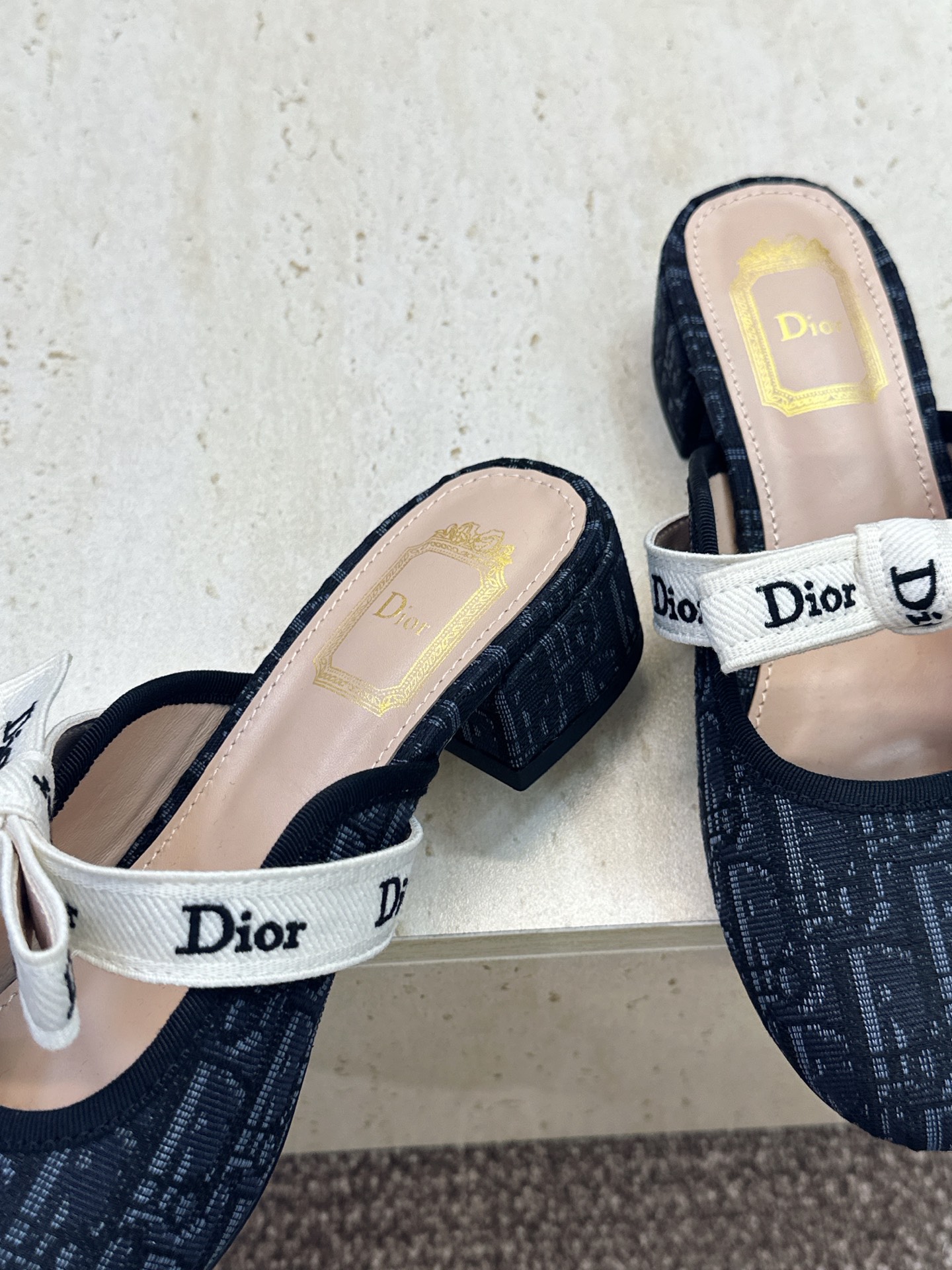 J'ADIOR 迪奥 Dior 2026 早春新款蝴蝶结玛丽珍芭蕾舞娃娃女鞋 明星同款CD字母logo立体刺绣织带低跟 J'ADIOR 迪奥 Dior 2026 早春新款蝴蝶结玛丽珍芭蕾舞娃娃女鞋 明星同款CD字母logo立体刺绣织带低跟