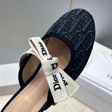 J'ADIOR 迪奥 Dior 2026 早春新款蝴蝶结玛丽珍芭蕾舞娃娃女鞋 明星同款CD字母logo立体刺绣织带低跟 J'ADIOR 迪奥 Dior 2026 早春新款蝴蝶结玛丽珍芭蕾舞娃娃女鞋 明星同款CD字母logo立体刺绣织带低跟