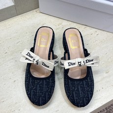 J'ADIOR 迪奥 Dior 2026 早春新款蝴蝶结玛丽珍芭蕾舞娃娃女鞋 明星同款CD字母logo立体刺绣织带低跟 J'ADIOR 迪奥 Dior 2026 早春新款蝴蝶结玛丽珍芭蕾舞娃娃女鞋 明星同款CD字母logo立体刺绣织带低跟