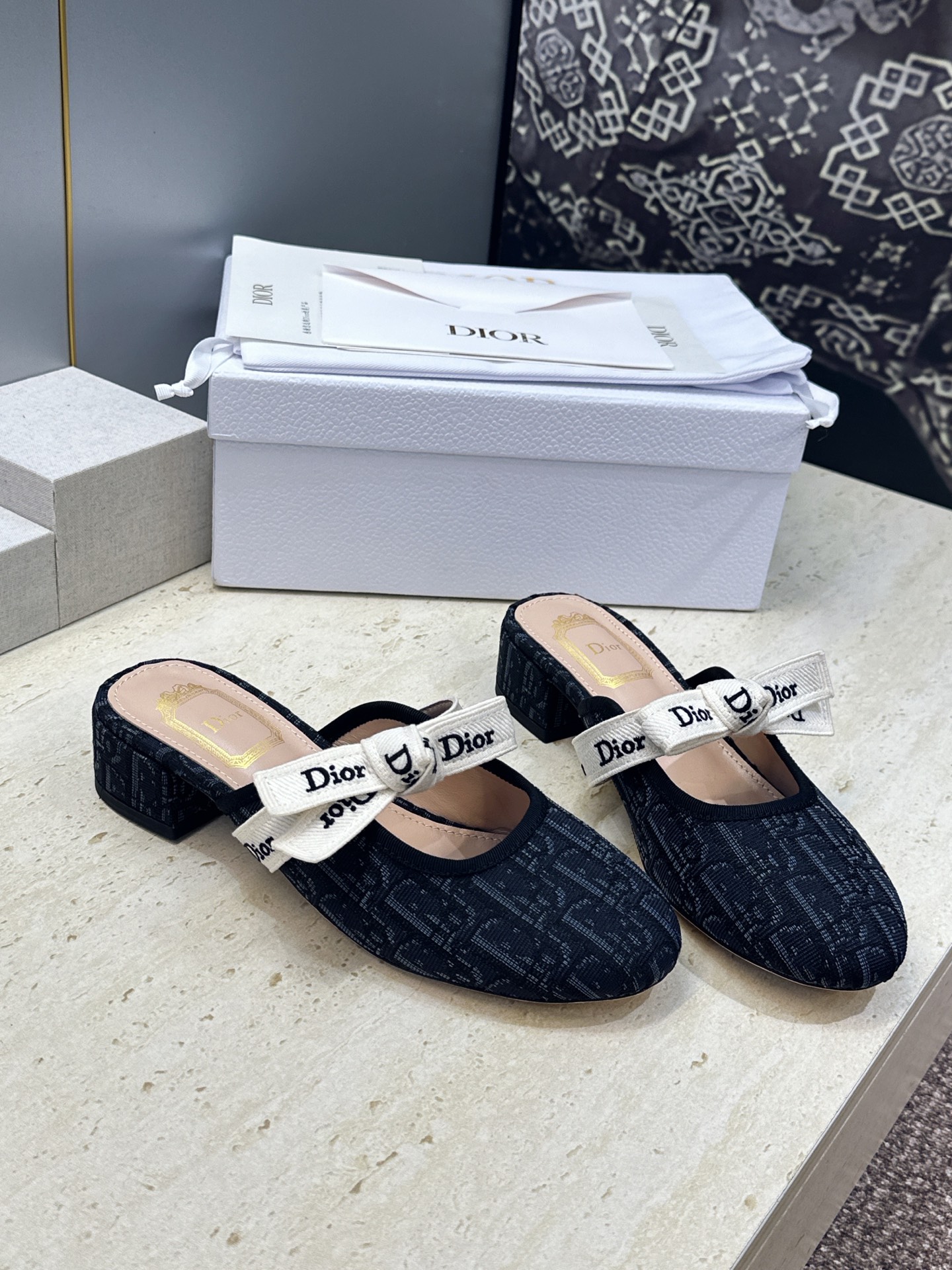 J'ADIOR 迪奥 Dior 2026 早春新款蝴蝶结玛丽珍芭蕾舞娃娃女鞋  明星同款CD字母logo立体刺绣织带低跟