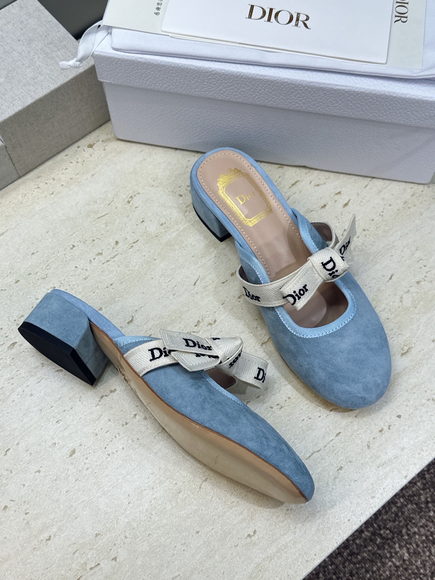 J'ADIOR 迪奥 Dior 2026 早春新款蝴蝶结玛丽珍芭蕾舞娃娃女鞋 明星同款CD字母logo立体刺绣织带低跟 J'ADIOR 迪奥 Dior 2026 早春新款蝴蝶结玛丽珍芭蕾舞娃娃女鞋 明星同款CD字母logo立体刺绣织带低跟