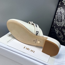 J'ADIOR 迪奥 Dior 2026 早春新款蝴蝶结玛丽珍芭蕾舞娃娃女鞋 明星同款CD字母logo立体刺绣织带低跟 J'ADIOR 迪奥 Dior 2026 早春新款蝴蝶结玛丽珍芭蕾舞娃娃女鞋 明星同款CD字母logo立体刺绣织带低跟