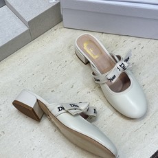 J'ADIOR 迪奥 Dior 2026 早春新款蝴蝶结玛丽珍芭蕾舞娃娃女鞋 明星同款CD字母logo立体刺绣织带低跟 J'ADIOR 迪奥 Dior 2026 早春新款蝴蝶结玛丽珍芭蕾舞娃娃女鞋 明星同款CD字母logo立体刺绣织带低跟