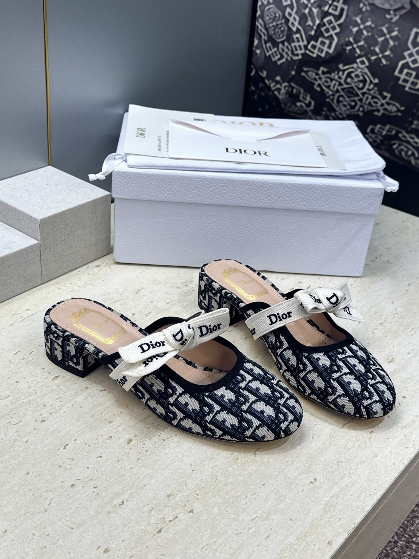 J'ADIOR 迪奥 Dior 2026 早春新款蝴蝶结玛丽珍芭蕾舞娃娃女鞋  明星同款CD字母logo立体刺绣织带低跟