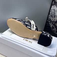 J'ADIOR 迪奥 Dior 2026 早春新款蝴蝶结玛丽珍芭蕾舞娃娃女鞋 明星同款CD字母logo立体刺绣织带低跟 J'ADIOR 迪奥 Dior 2026 早春新款蝴蝶结玛丽珍芭蕾舞娃娃女鞋 明星同款CD字母logo立体刺绣织带低跟
