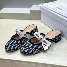 J'ADIOR 迪奥 Dior 2026 早春新款蝴蝶结玛丽珍芭蕾舞娃娃女鞋 明星同款CD字母logo立体刺绣织带低跟 J'ADIOR 迪奥 Dior 2026 早春新款蝴蝶结玛丽珍芭蕾舞娃娃女鞋 明星同款CD字母logo立体刺绣织带低跟