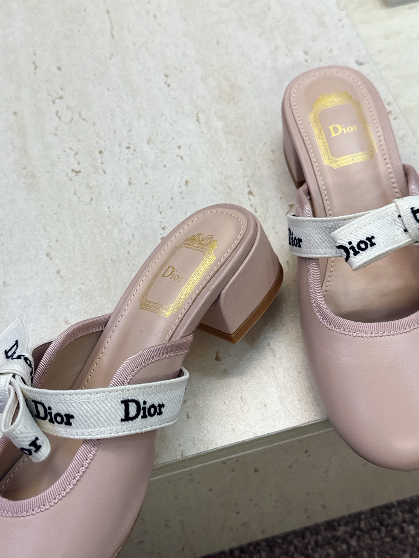 J'ADIOR 迪奥 Dior 2026 早春新款蝴蝶结玛丽珍芭蕾舞娃娃女鞋 明星同款CD字母logo立体刺绣织带低跟 J'ADIOR 迪奥 Dior 2026 早春新款蝴蝶结玛丽珍芭蕾舞娃娃女鞋 明星同款CD字母logo立体刺绣织带低跟
