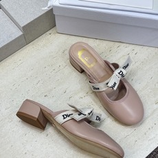 J'ADIOR 迪奥 Dior 2026 早春新款蝴蝶结玛丽珍芭蕾舞娃娃女鞋 明星同款CD字母logo立体刺绣织带低跟 J'ADIOR 迪奥 Dior 2026 早春新款蝴蝶结玛丽珍芭蕾舞娃娃女鞋 明星同款CD字母logo立体刺绣织带低跟