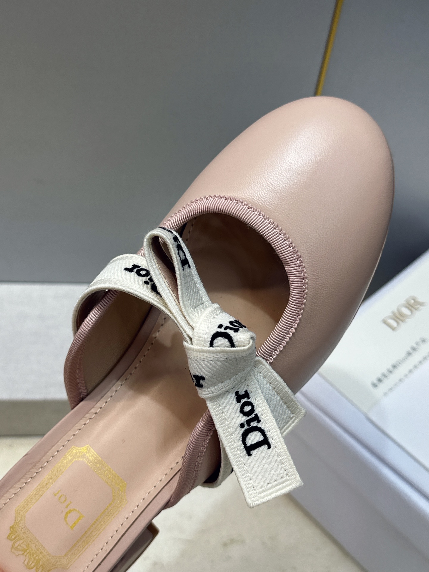 J'ADIOR 迪奥 Dior 2026 早春新款蝴蝶结玛丽珍芭蕾舞娃娃女鞋 明星同款CD字母logo立体刺绣织带低跟 J'ADIOR 迪奥 Dior 2026 早春新款蝴蝶结玛丽珍芭蕾舞娃娃女鞋 明星同款CD字母logo立体刺绣织带低跟