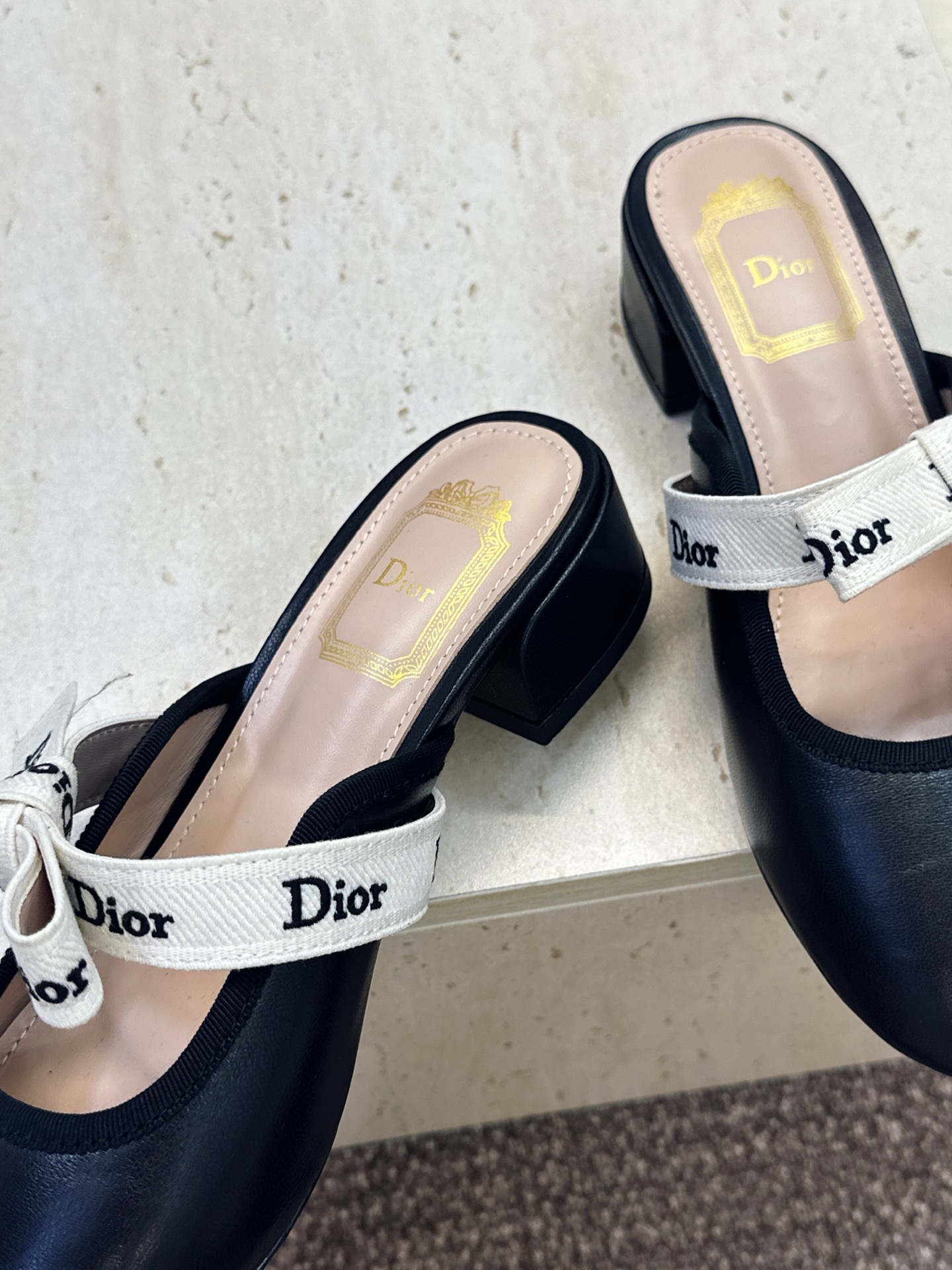 J'ADIOR 迪奥 Dior 2026 早春新款蝴蝶结玛丽珍芭蕾舞娃娃女鞋 明星同款CD字母logo立体刺绣织带低跟 J'ADIOR 迪奥 Dior 2026 早春新款蝴蝶结玛丽珍芭蕾舞娃娃女鞋 明星同款CD字母logo立体刺绣织带低跟