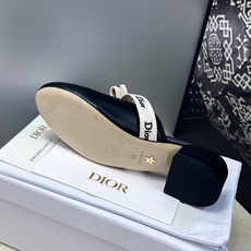 J'ADIOR 迪奥 Dior 2026 早春新款蝴蝶结玛丽珍芭蕾舞娃娃女鞋 明星同款CD字母logo立体刺绣织带低跟 J'ADIOR 迪奥 Dior 2026 早春新款蝴蝶结玛丽珍芭蕾舞娃娃女鞋 明星同款CD字母logo立体刺绣织带低跟