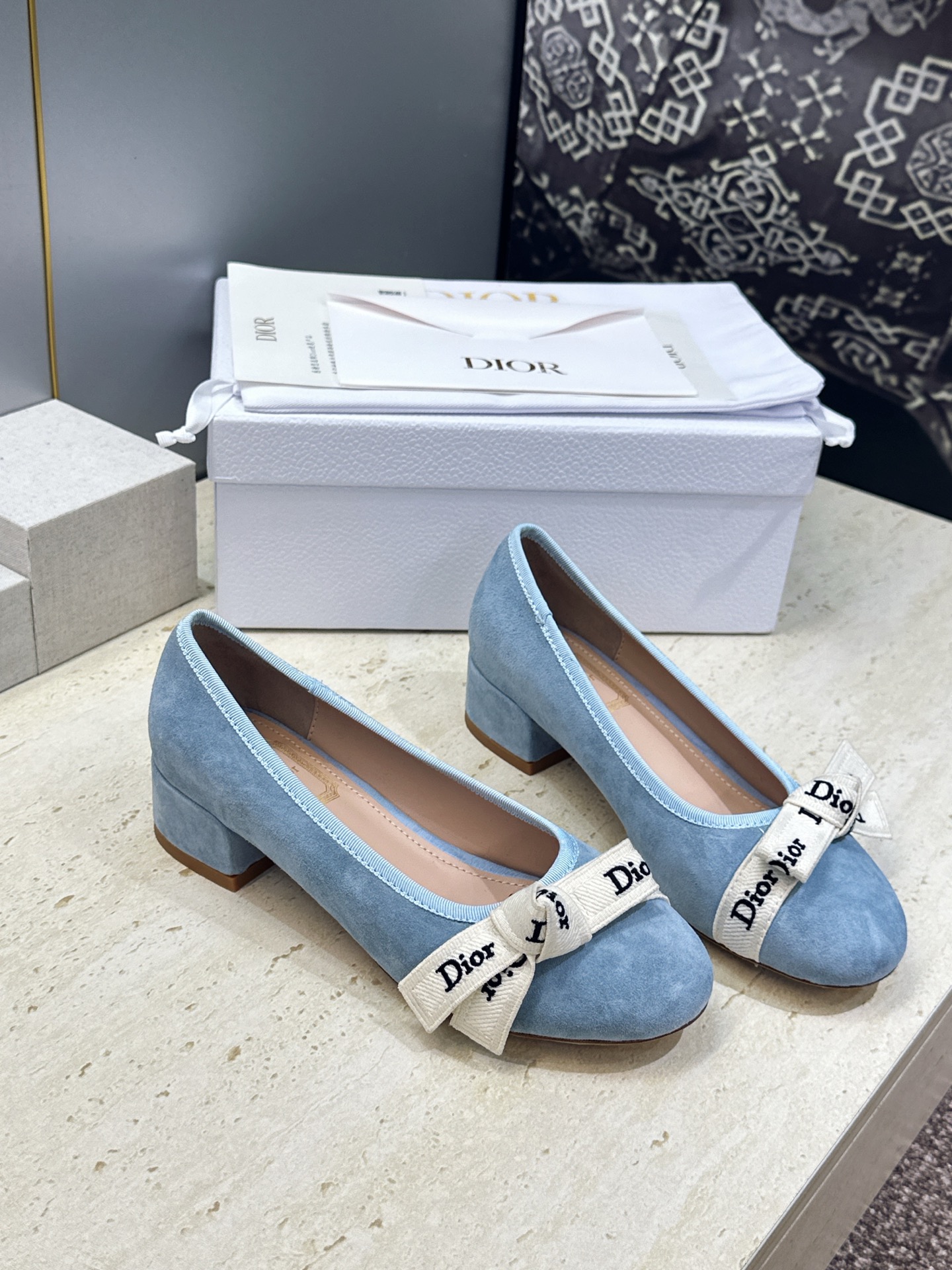 J'ADIOR 迪奥 Dior 2026 早春新款蝴蝶结粗跟芭蕾舞娃娃女鞋  明星同款CD字母logo立体刺绣低跟圆头玛