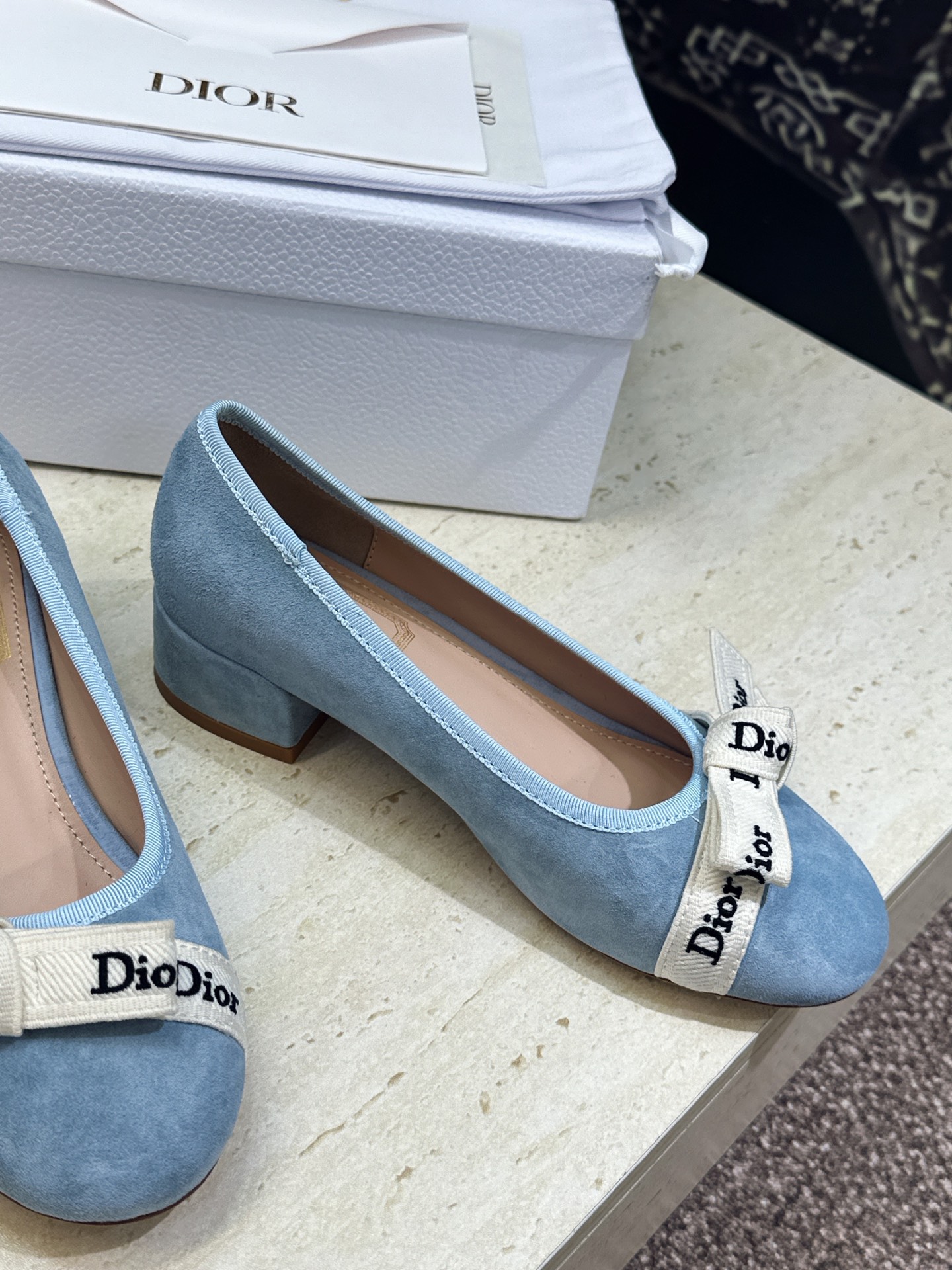 J'ADIOR 迪奥 Dior 2026 早春新款蝴蝶结粗跟芭蕾舞娃娃女鞋 明星同款CD字母logo立体刺绣低跟圆头玛 J'ADIOR 迪奥 Dior 2026 早春新款蝴蝶结粗跟芭蕾舞娃娃女鞋 明星同款CD字母logo立体刺绣低跟圆头玛