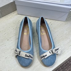 J'ADIOR 迪奥 Dior 2026 早春新款蝴蝶结粗跟芭蕾舞娃娃女鞋 明星同款CD字母logo立体刺绣低跟圆头玛 J'ADIOR 迪奥 Dior 2026 早春新款蝴蝶结粗跟芭蕾舞娃娃女鞋 明星同款CD字母logo立体刺绣低跟圆头玛